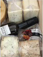 Cargar imagen en el visor de la galería, CAJA GOURMET F-2: Queso Cabra PAYOYA y cuatro unidades de quesos de vaca con Especias + Aceite de oliva ECOLÓGICO Arbosana + Miel de Tomillo

