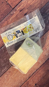 CAJA GOURMET F-2: Queso Cabra PAYOYA y cuatro unidades de quesos de vaca con Especias + Aceite de oliva ECOLÓGICO Arbosana + Miel de Tomillo